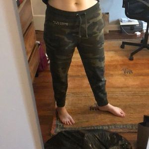 Gap men’s camo jogger sweatpants